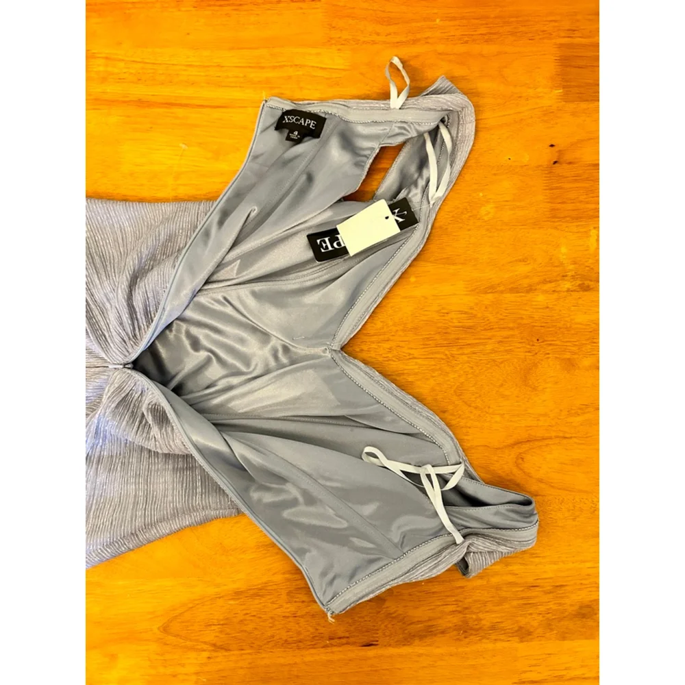 NWT XSCAPE Off-The-Shoulder Metallic Pleated Gown SZ 4 - Picture 8 of 9